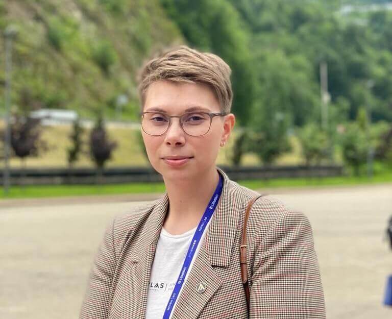 Фотография человека, который оставил отзыв